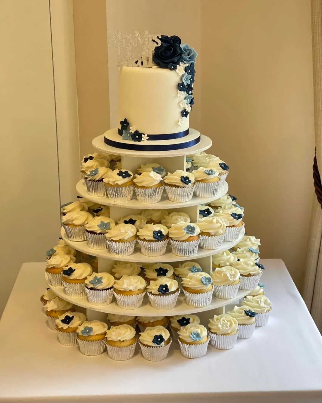 cake dunstable luton Bedfordshire Leighton buzzard houghton regis bedfordshire cakes cupcakes Harpenden St Albans rebourn wedding