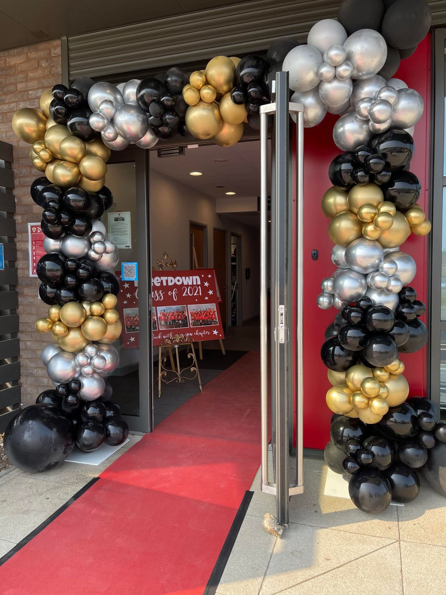 Balloon arch hire London