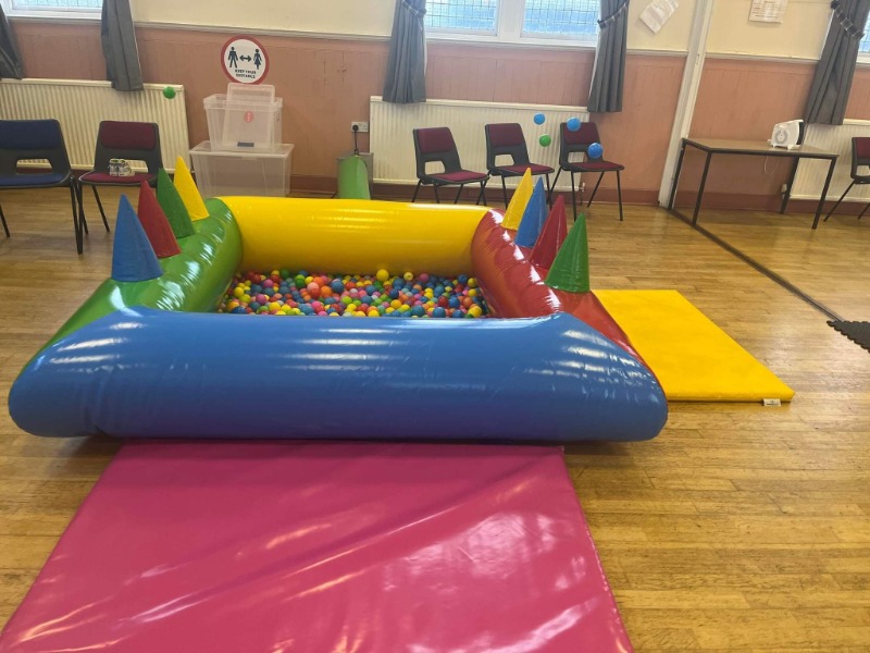 Single Rim Inflatable Ball Pool With Air Jugglers Multi Colour Soft