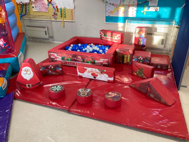 xmas-jaimies-castles-bouncy-castle-soft-play-hire-surrey