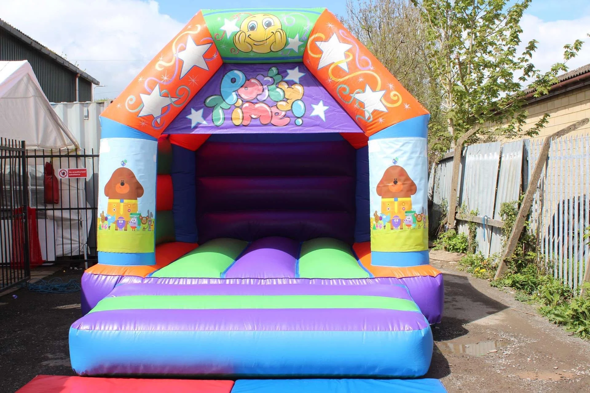 Hey Duggee Party Time Castle Hire