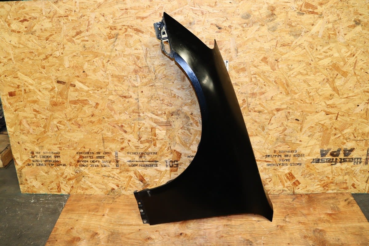 Infiniti G35 Sedan OEM Front Left LH Fender Cover Assembly