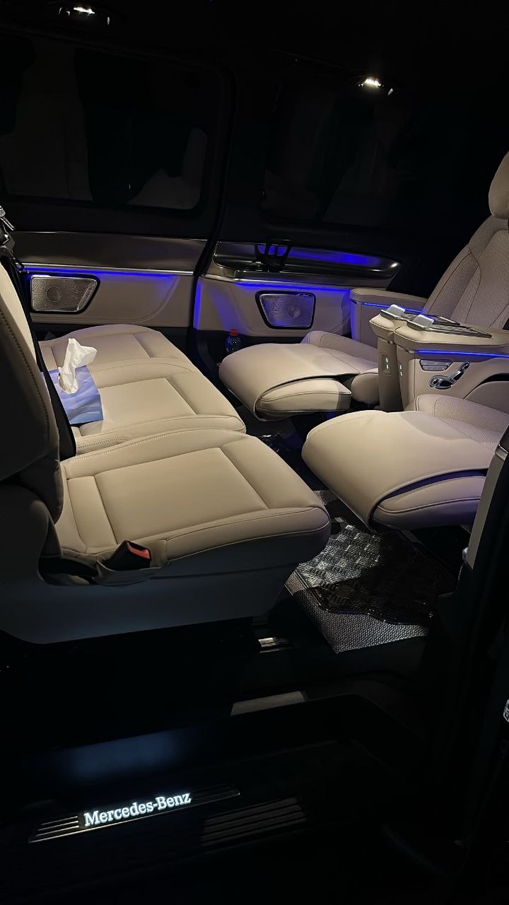 Mercedes V-Class tour image 3