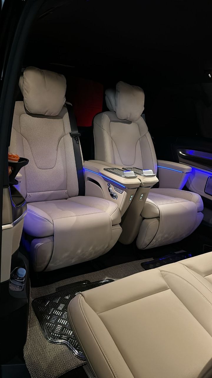 Mercedes V-Class tour image 4