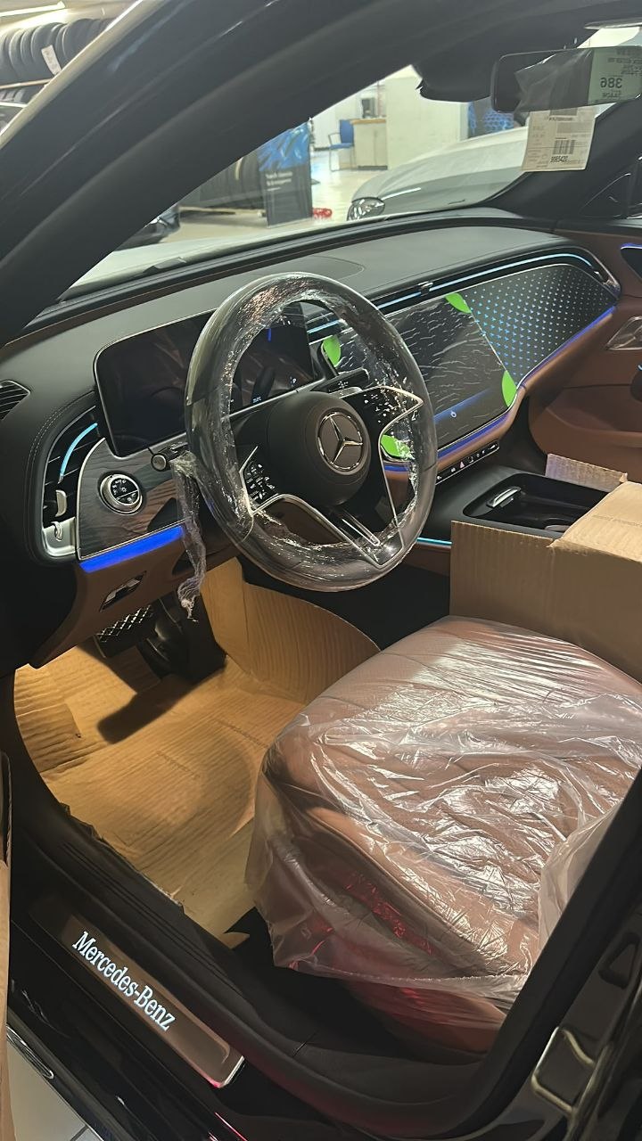 Mercedes E-Class tour image 2