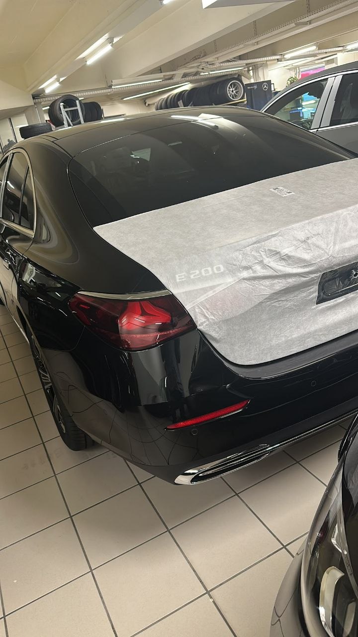 Mercedes E-Class tour image 5
