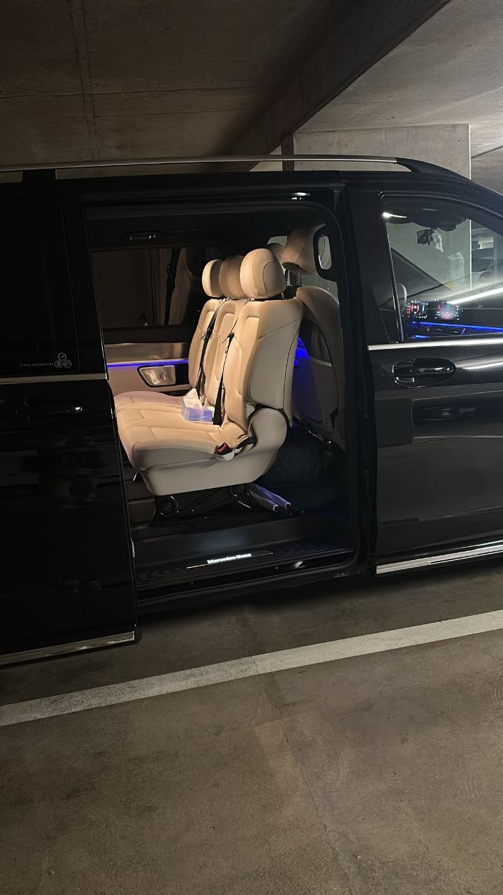 Mercedes V-Class Unboxing
