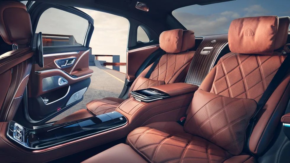 Mercedes S-Class tour image 3