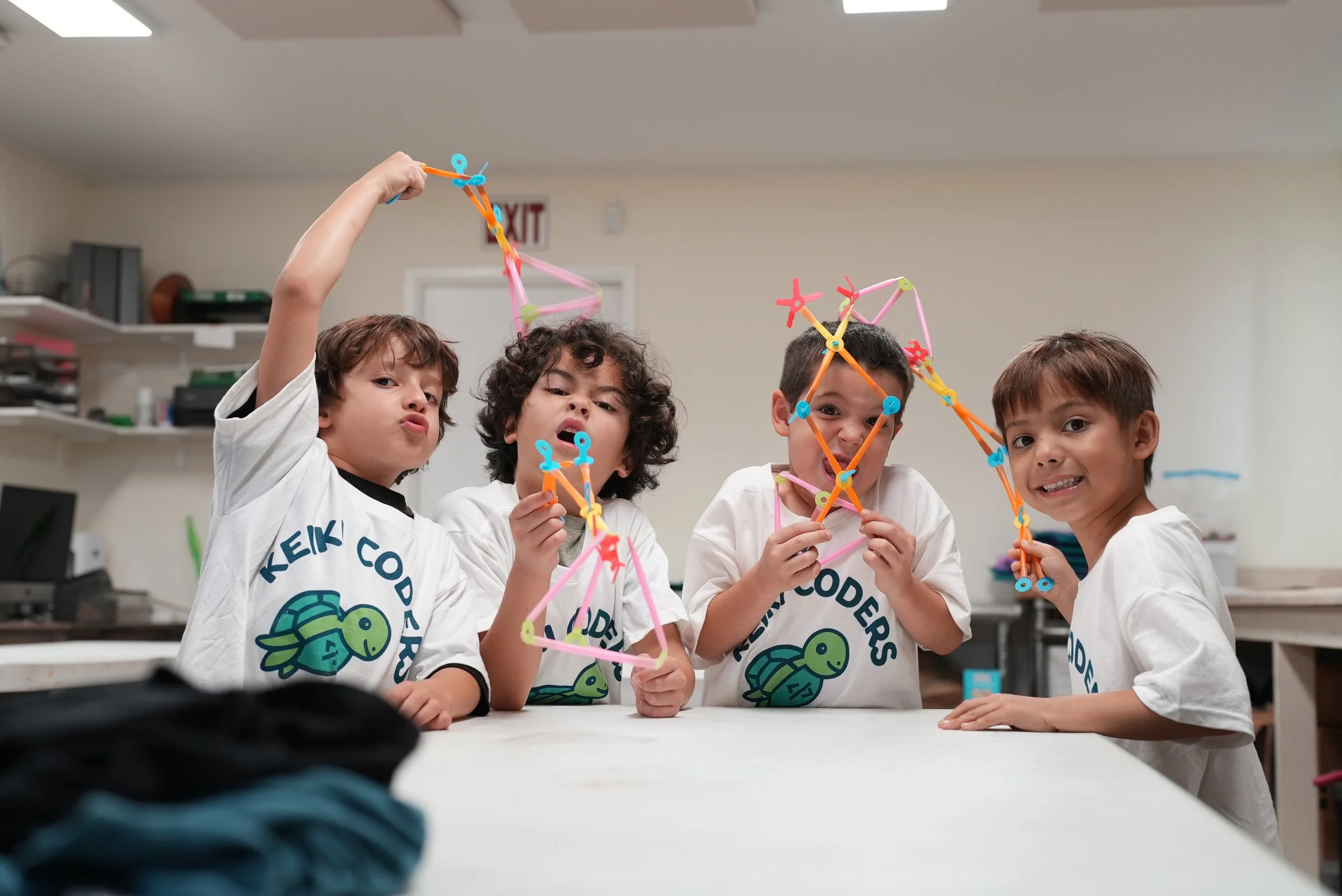 Keiki Coders students building STEM projects