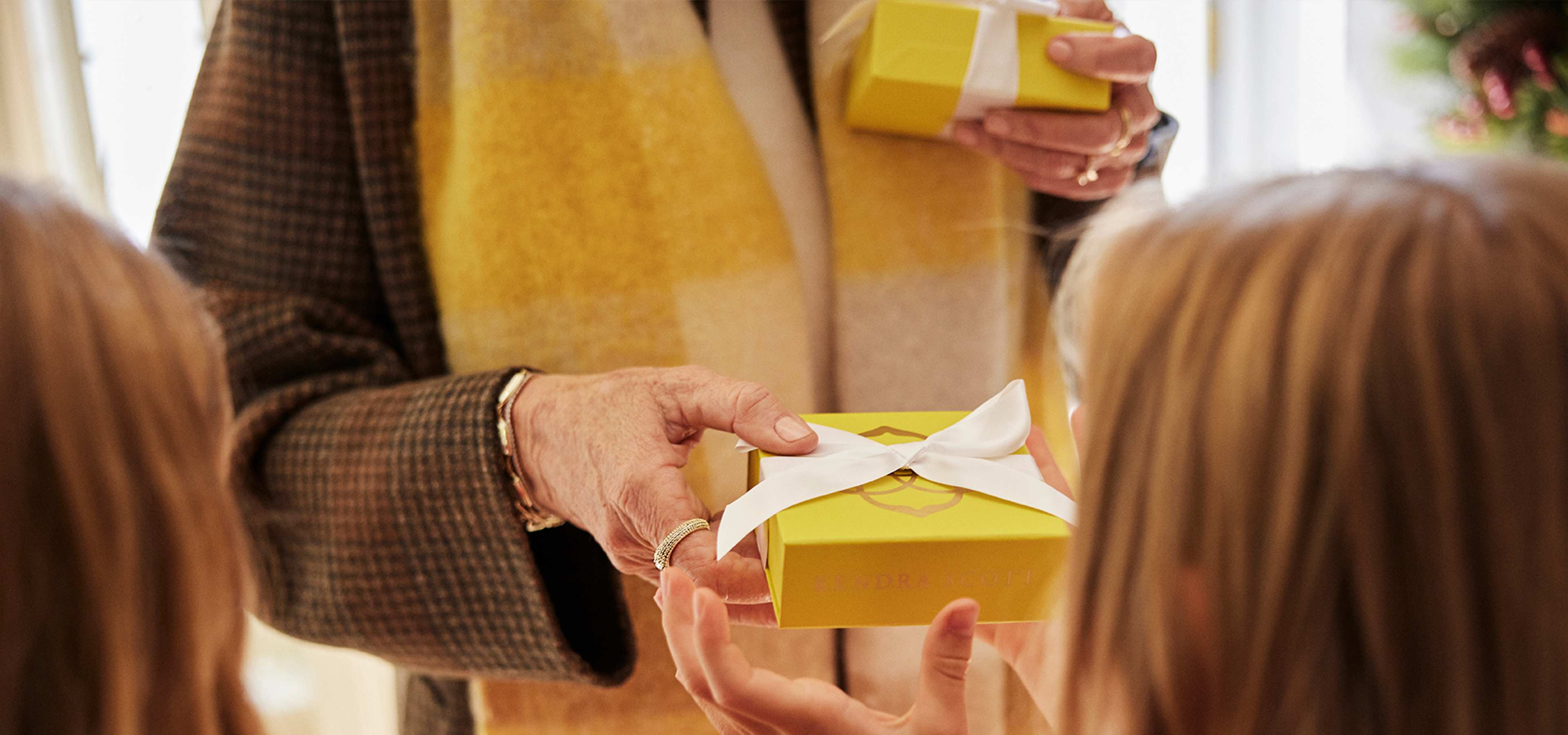 Explore the Kendra Scott Holiday Gift Guide