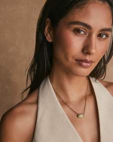 Elisa Vintage Gold Etch Frame Short Pendant Necklace in Variegated