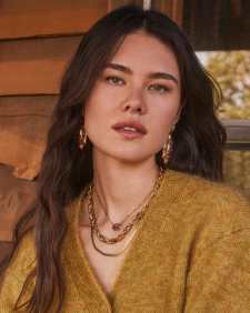 Elisa Vintage Gold Etch Frame Short Pendant Necklace