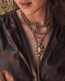 Elisa Vintage Gold Etch Frame Short Pendant Necklace