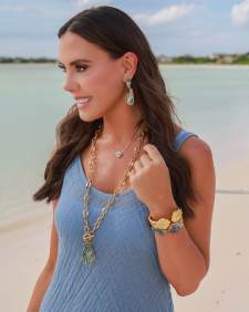 Brynne Shell Gold Short Pendant Necklace 