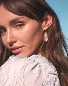 Adriana Scallop Frame Gold Drop Earrings 