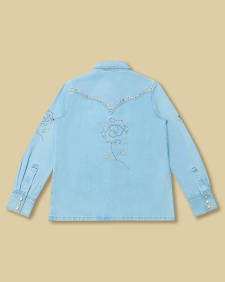 Wrangler® x Yellow Rose by Kendra Scott Denim Studded Western Shacket in Prairie Wash