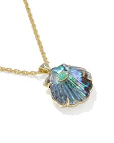 Lucia Shell Gold Short Pendant Necklace