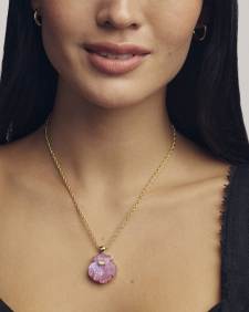 Lucia Shell Gold Short Pendant Necklace