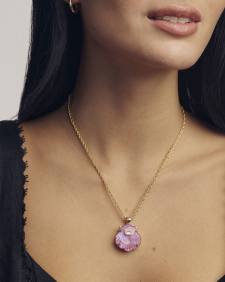 Lucia Shell Gold Short Pendant Necklace