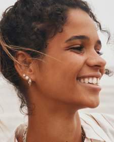 Mikki Metal Huggie Earrings in Silver