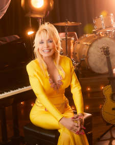 Dolly Parton x Kendra Scott Gold Harlow Statement Necklace