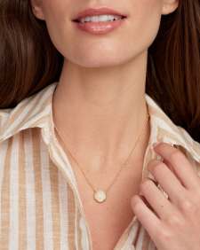 Sand Dollar Short Pendant Necklace