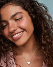 Ari Heart Letter S Gold Short Pendant Necklace