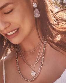 Dira Stone Short Pendant Necklace in Silver