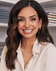 Ashrafa Eye Short Pendant Necklace