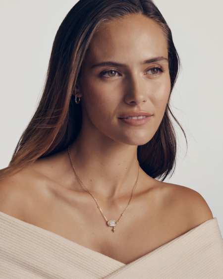 Elisa Star Gold Short Pendant Necklace