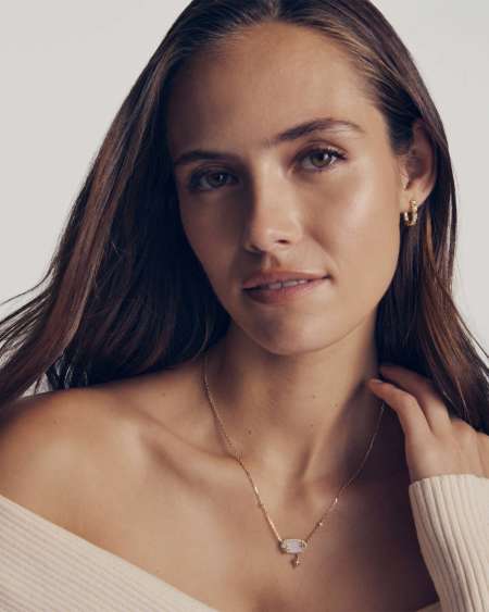 Elisa Star Gold Short Pendant Necklace