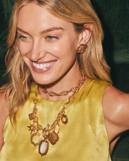 Lilly Stud Earrings