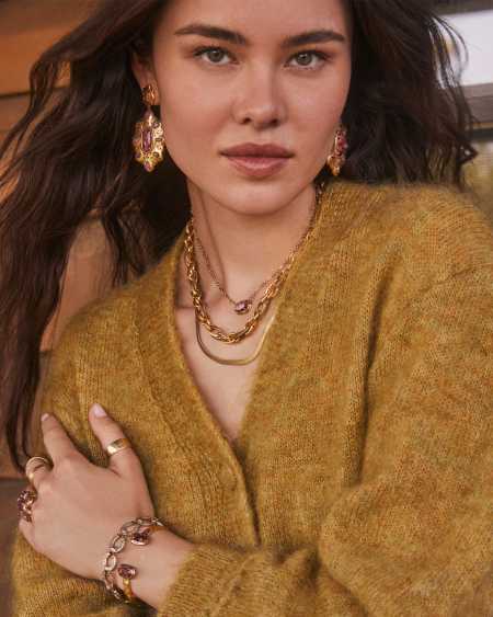 Elisa Vintage Gold Etch Frame Short Pendant Necklace