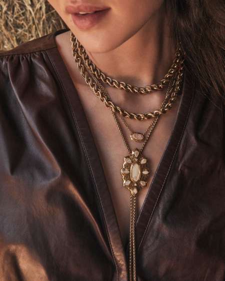 Elisa Vintage Gold Etch Frame Short Pendant Necklace