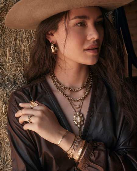 Noble Horseshoe Link and Chain Bracelet 