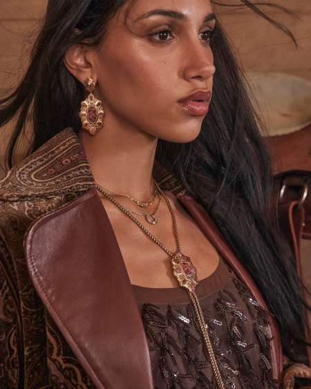 Noble Horseshoe Vintage Gold Short Pendant Necklace