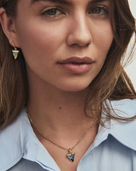 Oleana Gold Short Pendant Necklace 