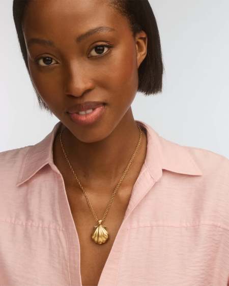 Lucia Shell Vintage Gold Short Pendant Necklace
