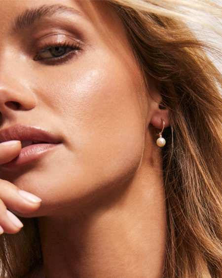 Hadleigh 14k Yellow Gold Huggie Earrings in Freshwater Cultured Pearl