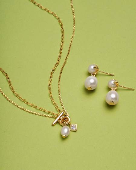 Eve Gold Drop Earrings in Freshwater Cultured Pearl