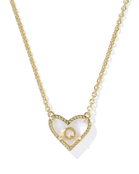 Ari Heart Letter Q Gold Short Pendant Necklace