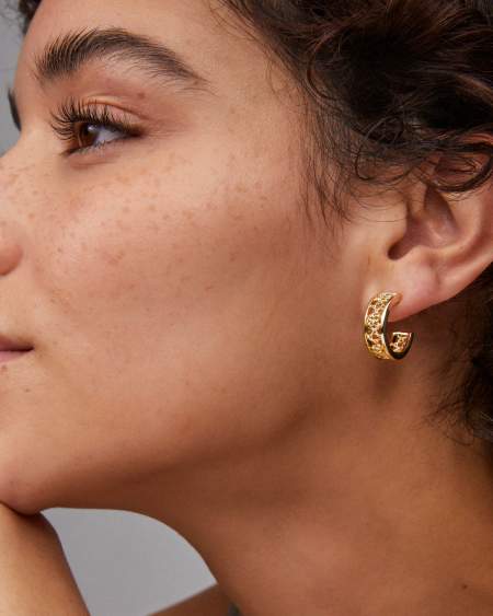 Kelly Huggie Earrings in Gold