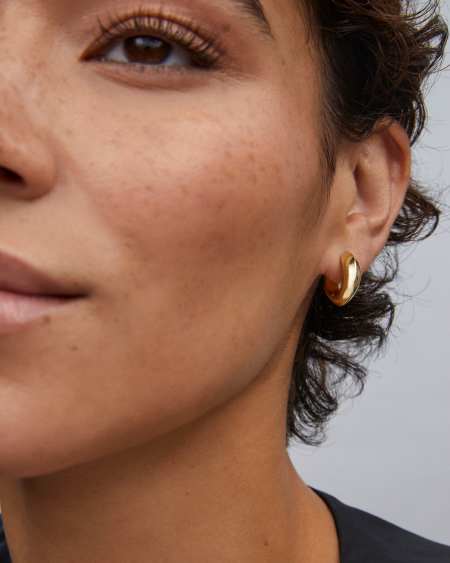 Mikki Metal Huggie Earrings in Gold