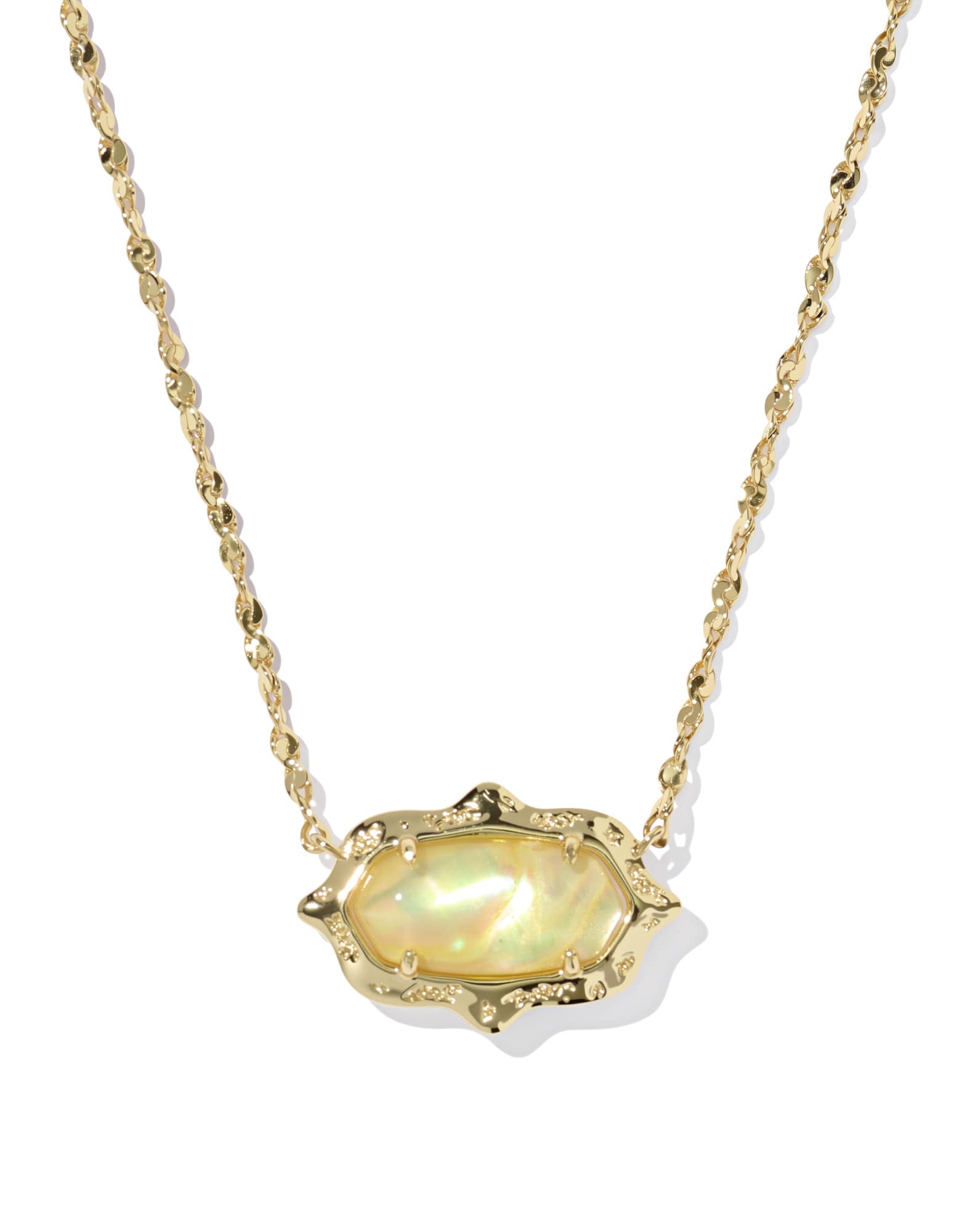Elisa Scallop Frame Gold Short Pendant Necklace