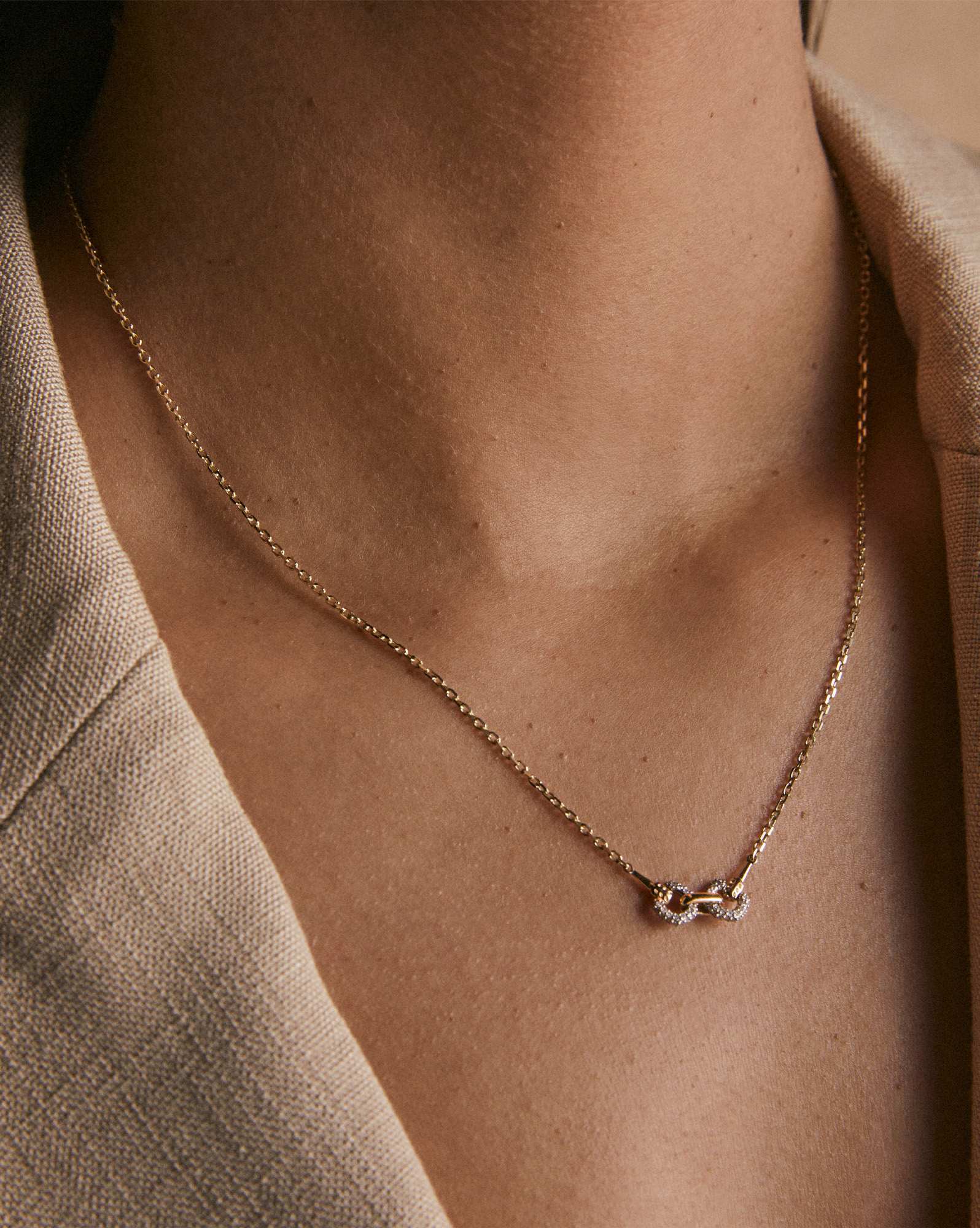 Beau 14k Yellow Gold Short Pendant Necklace