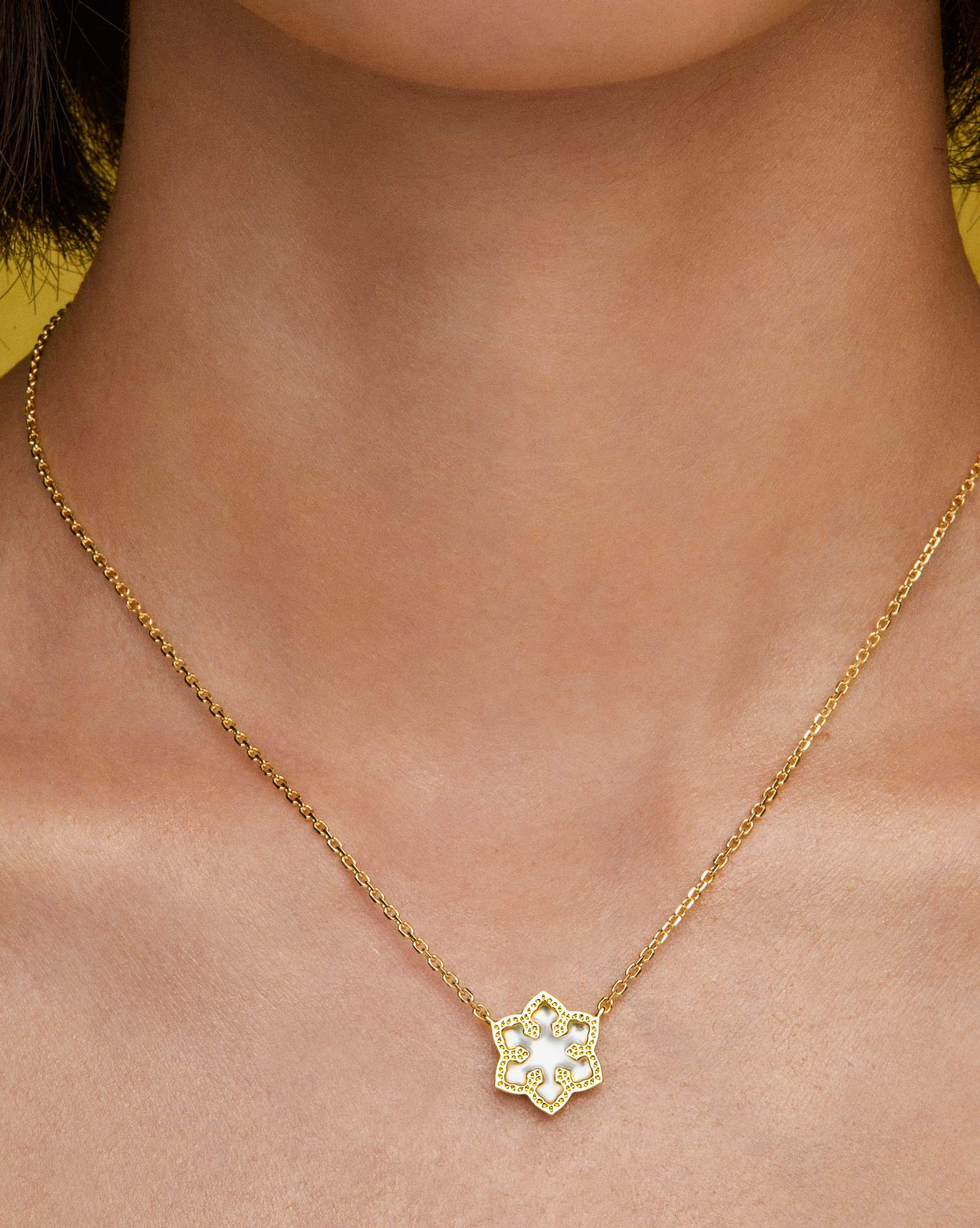 Snowflake Gold Short Pendant Necklace 