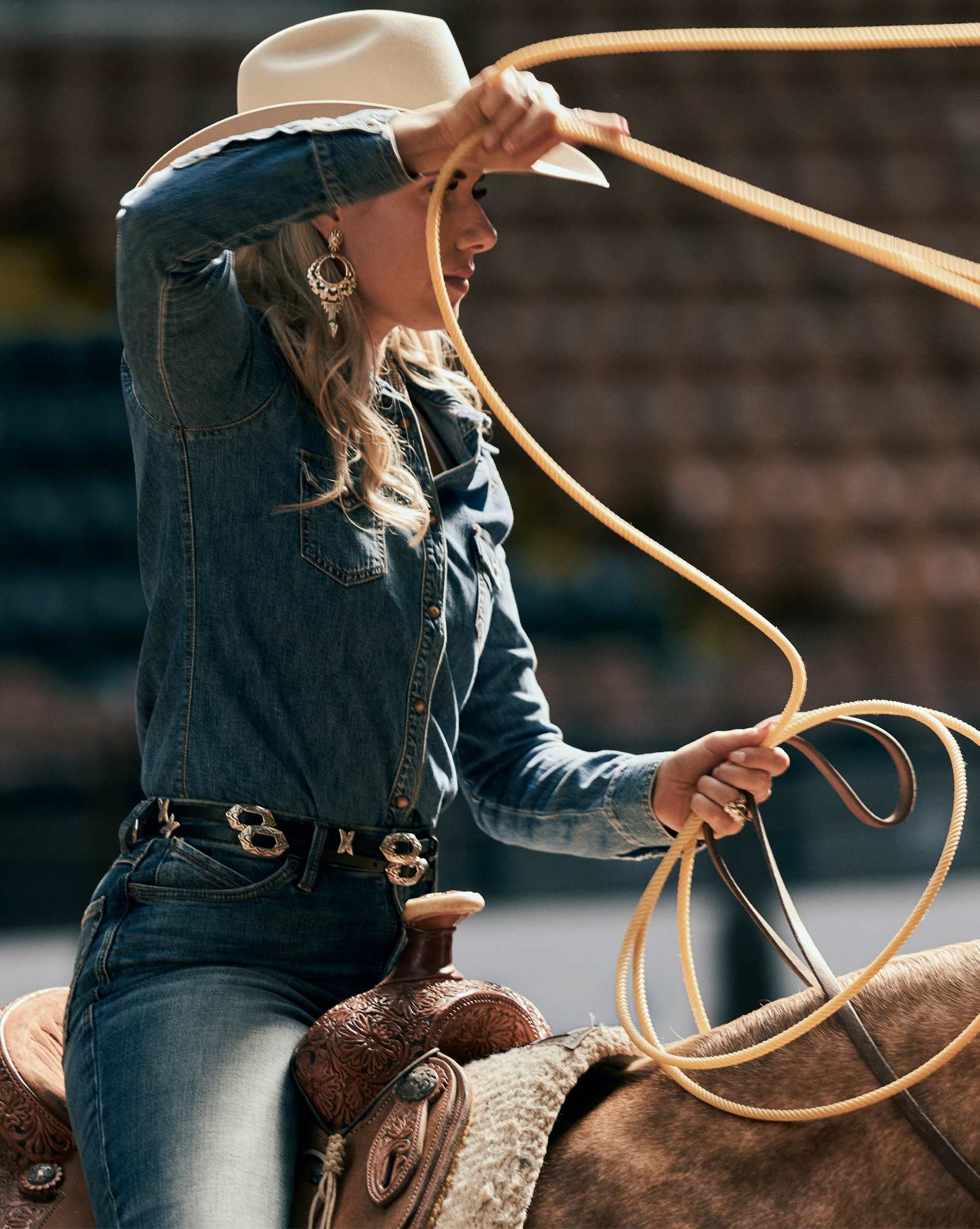 Concho Thin Belt in Black Leather