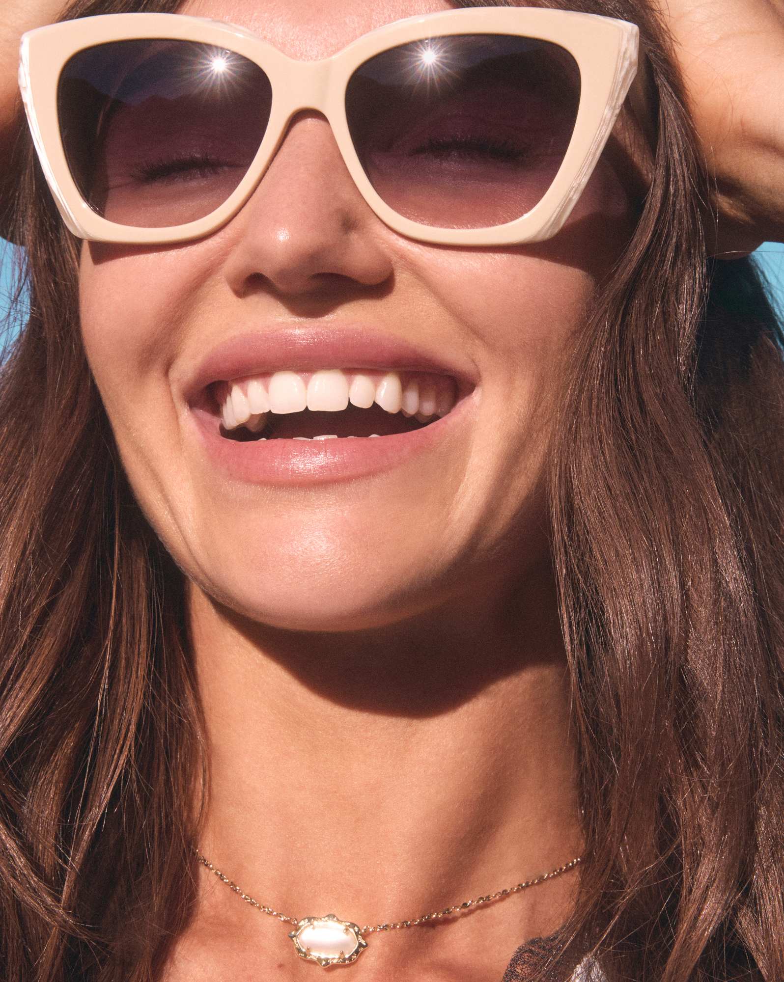 Elisa Scallop Frame Gold Short Pendant Necklace