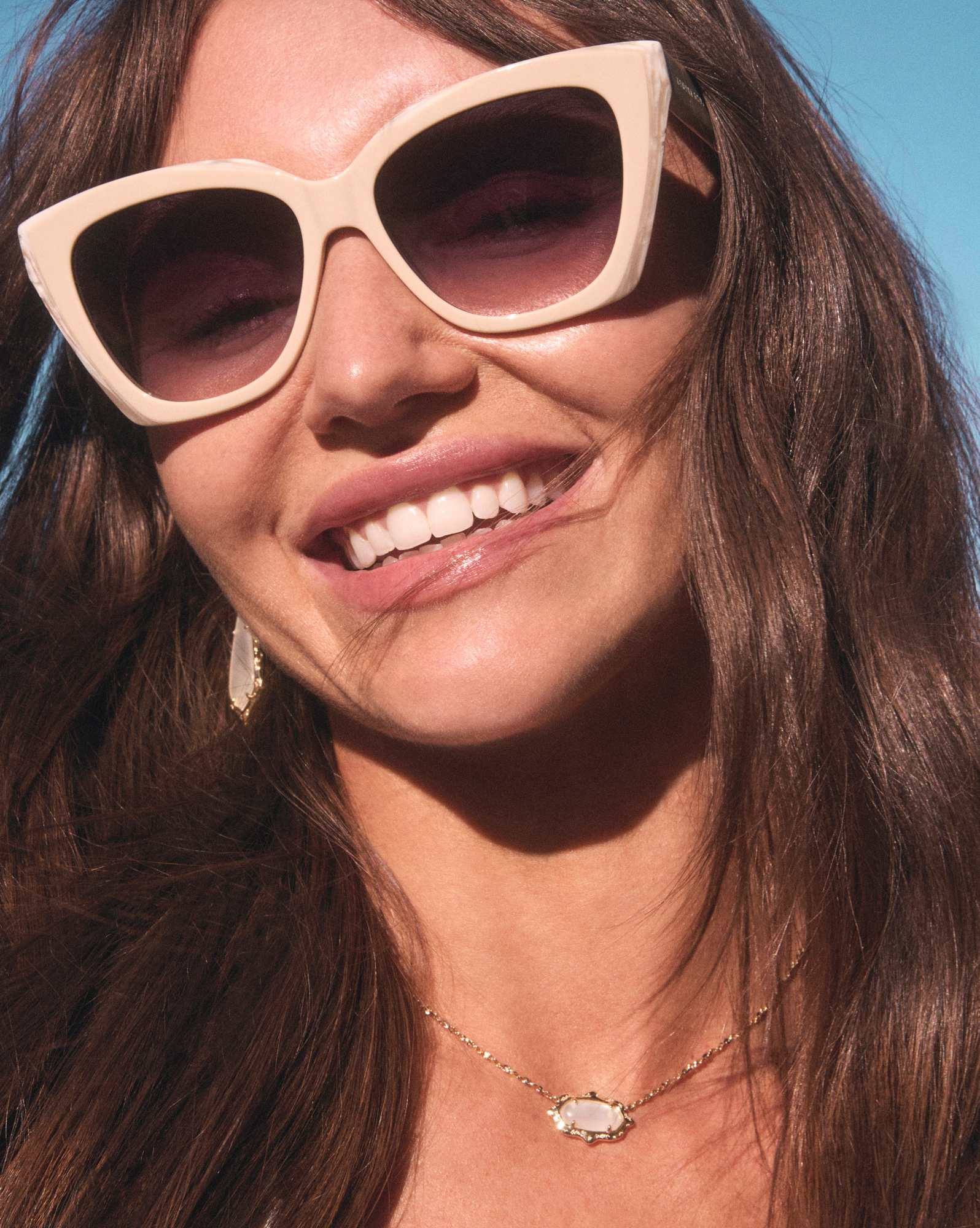 Elisa Scallop Frame Gold Short Pendant Necklace