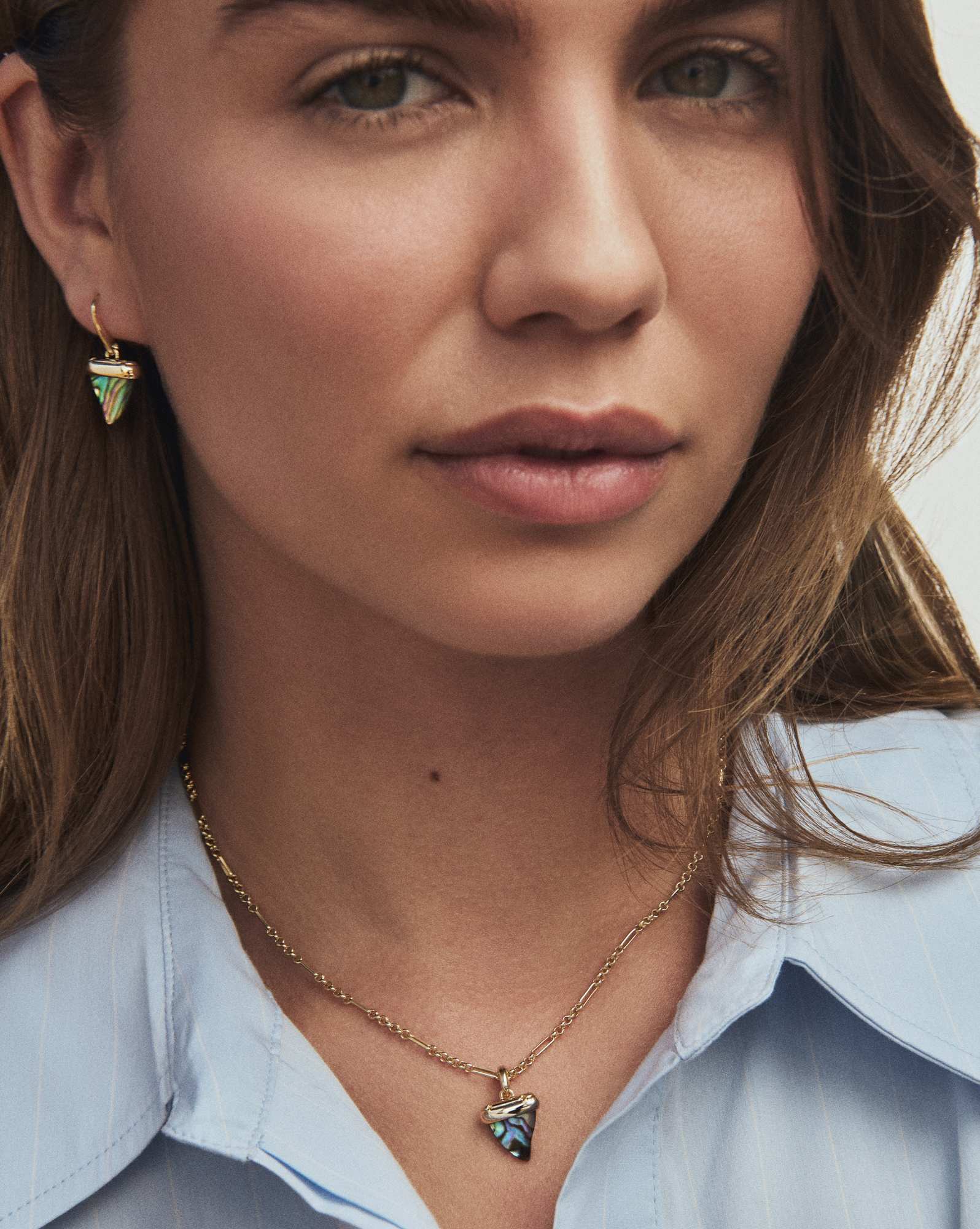 Oleana Gold Short Pendant Necklace 